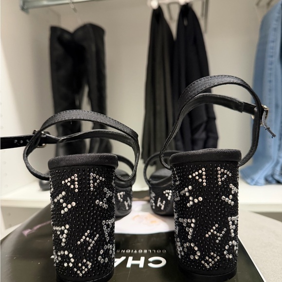 CHANEL Black Platform Sandals with Embellished Heel - Picture 5 of 10